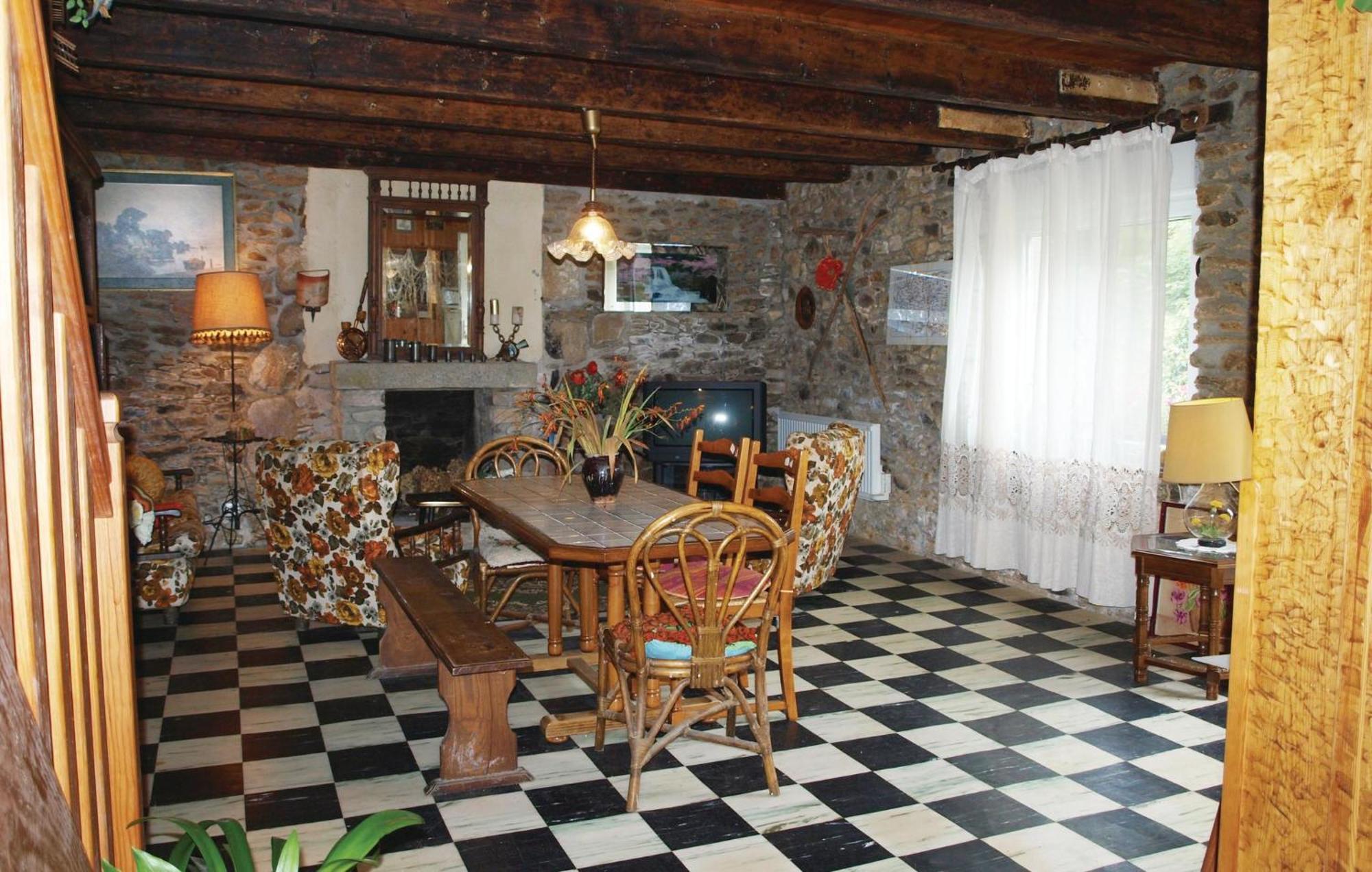 Lovely Home In Le Faouet With Kitchen Luaran gambar