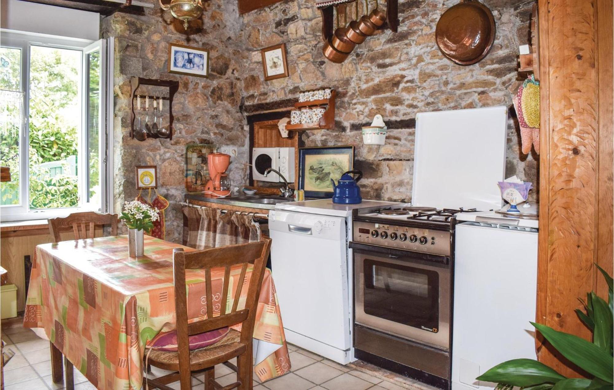 Lovely Home In Le Faouet With Kitchen Luaran gambar