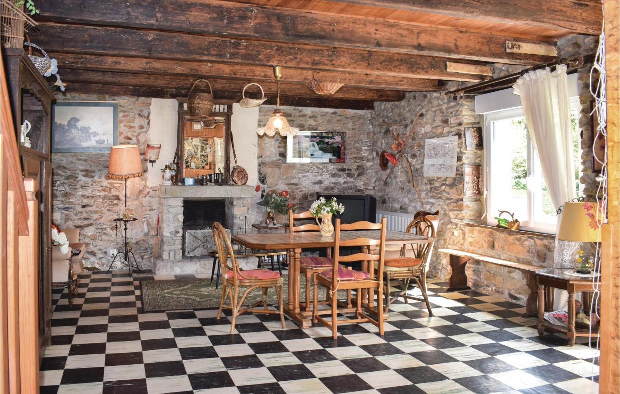 Lovely Home In Le Faouet With Kitchen Luaran gambar